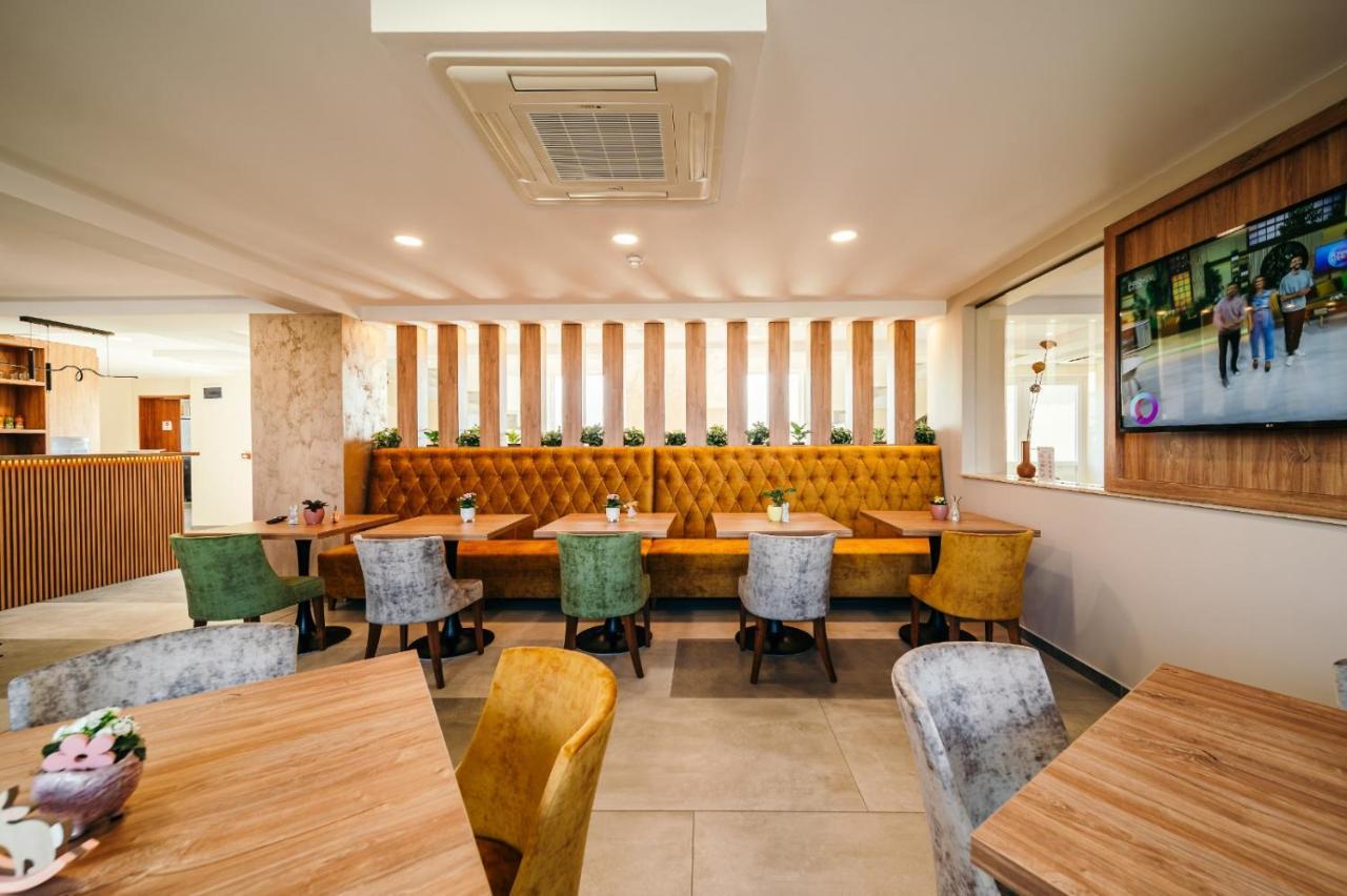 Hotel Rk Ghimbav Exterior photo